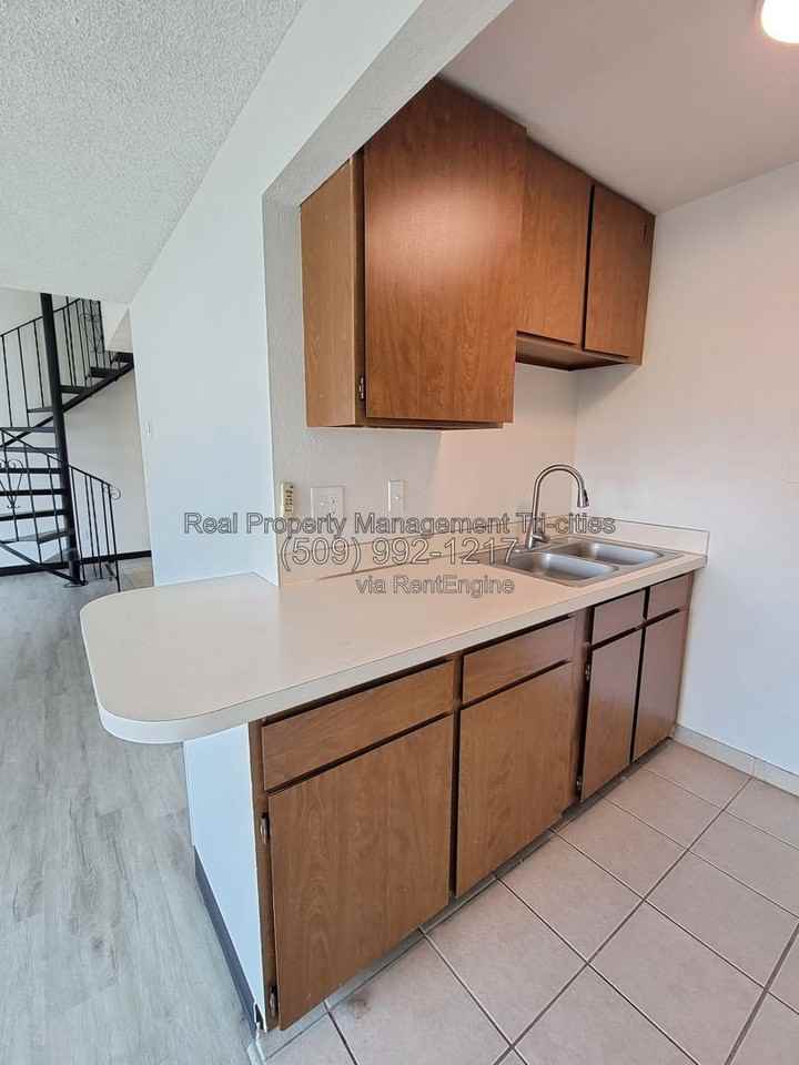 1025 W Entiat Ave #A2 - Photo 3 of 9