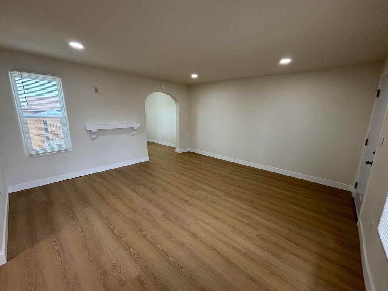 24339 Myers Ave - Photo 4 of 22