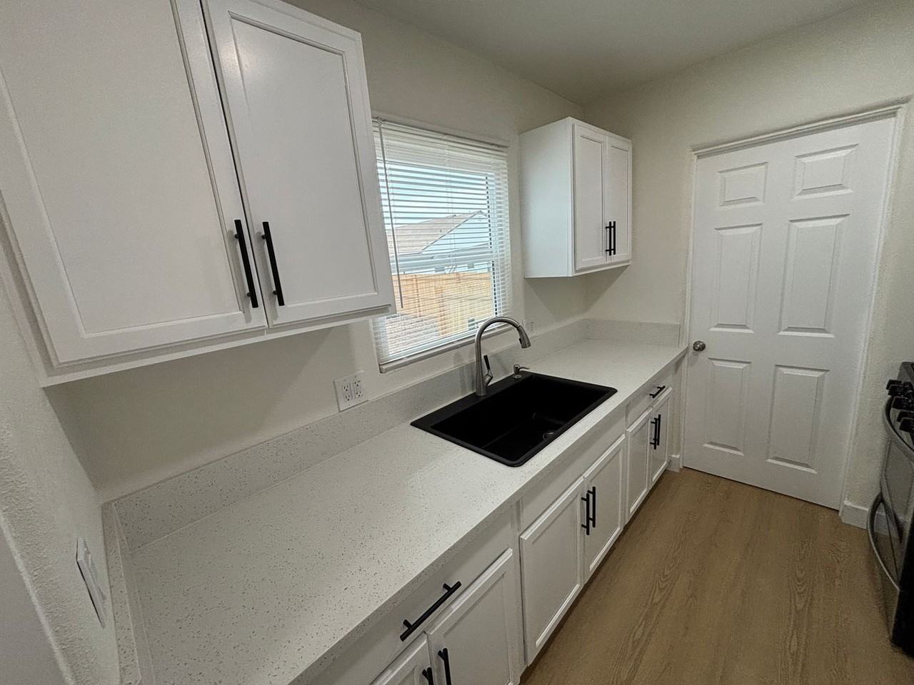 24339 Myers Ave - Photo 7 of 22
