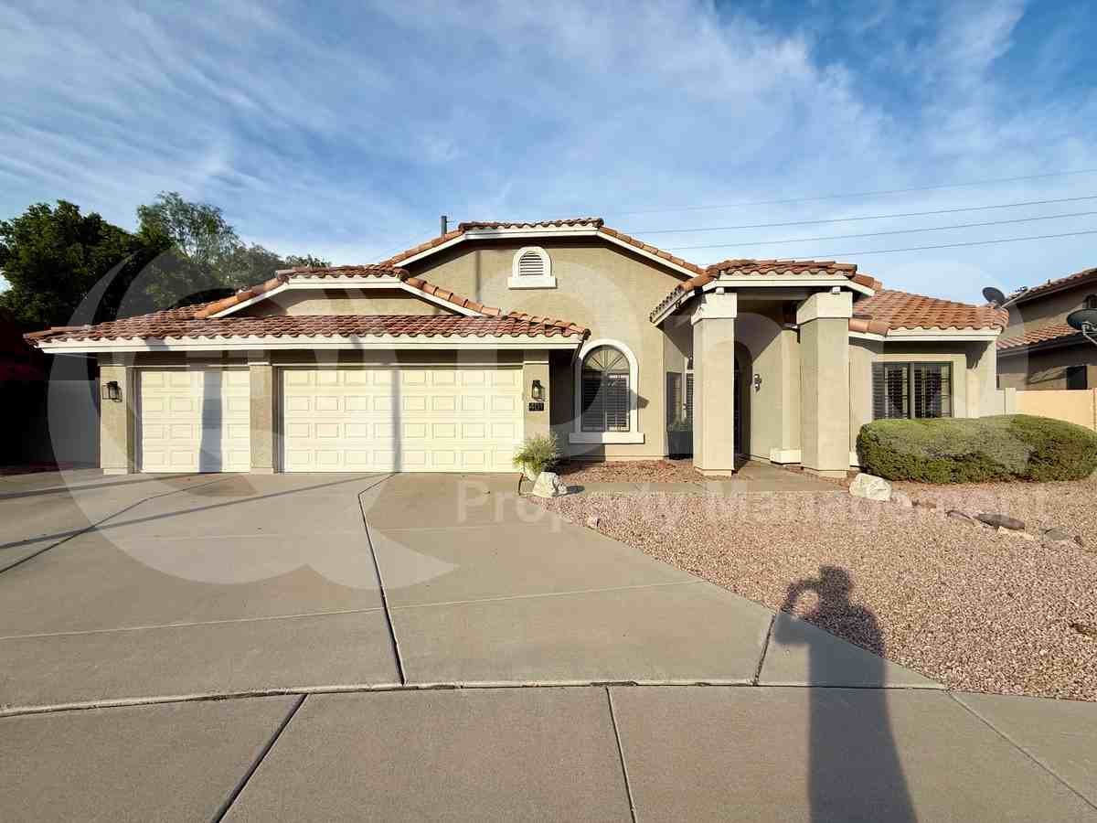 401 S Tiago Dr - Photo 4 of 32