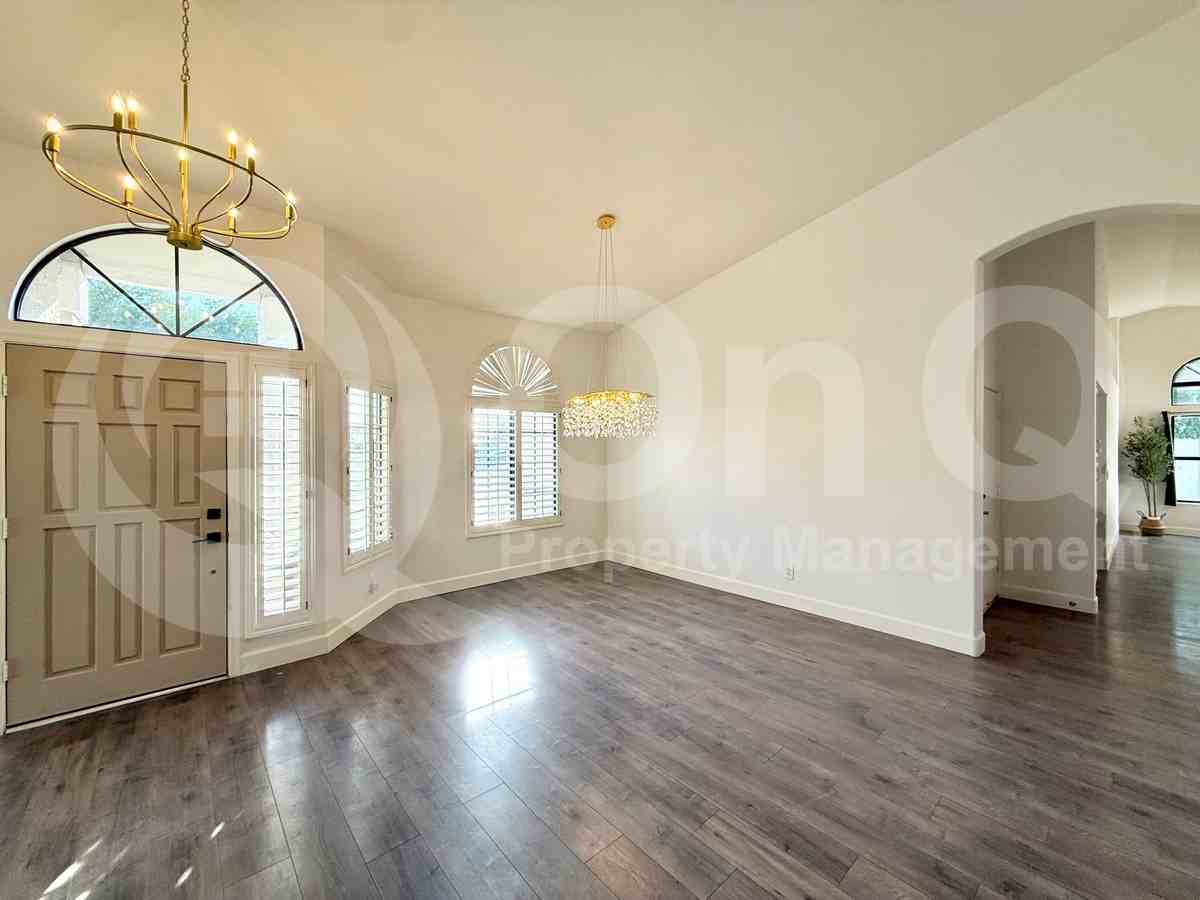 401 S Tiago Dr - Photo 5 of 32