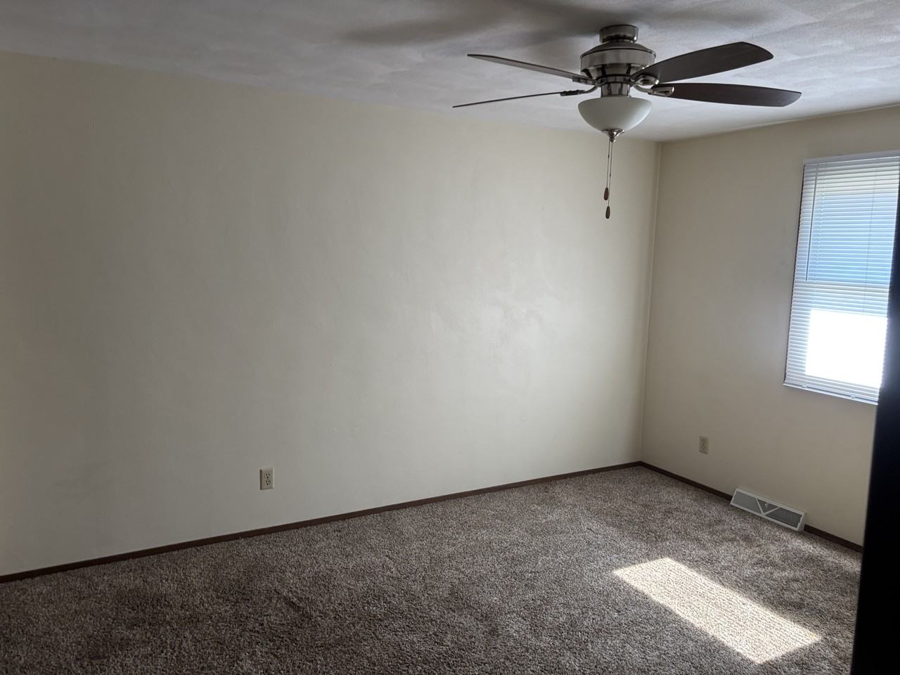 2419 S Schaefer St #2419 - Photo 2 of 7