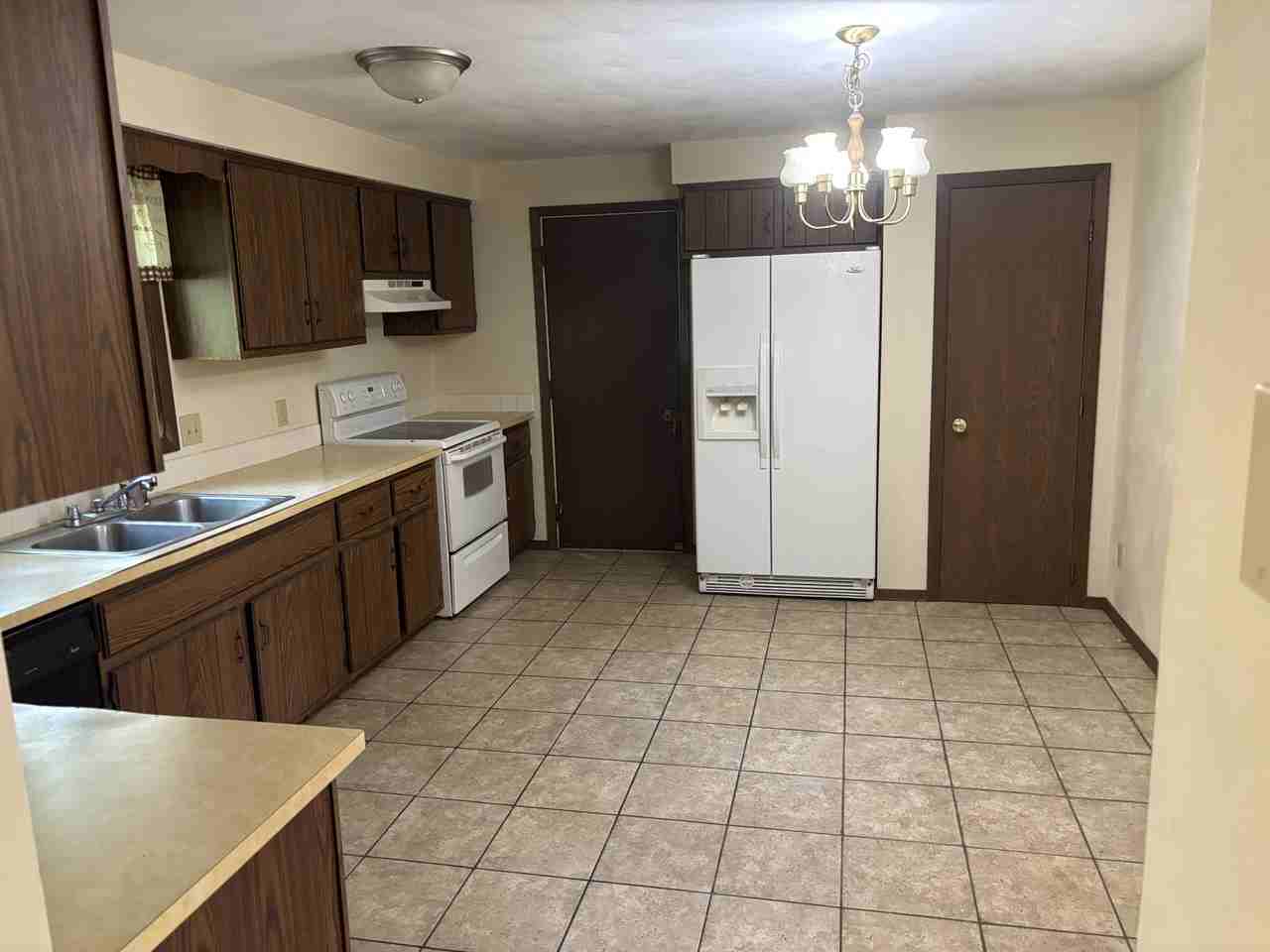 2419 S Schaefer St #2419 - Photo 3 of 7
