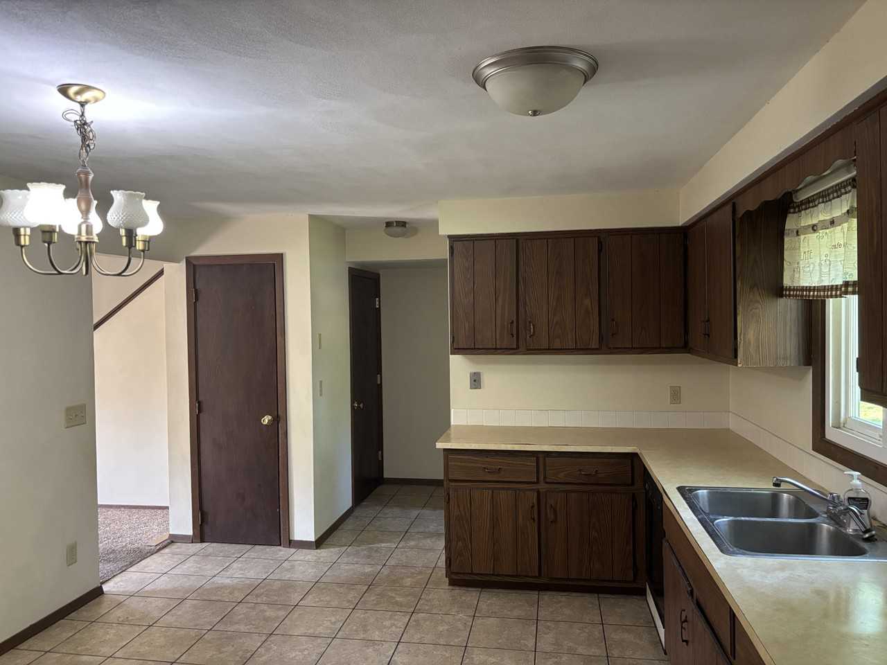 2419 S Schaefer St #2419 - Photo 5 of 7