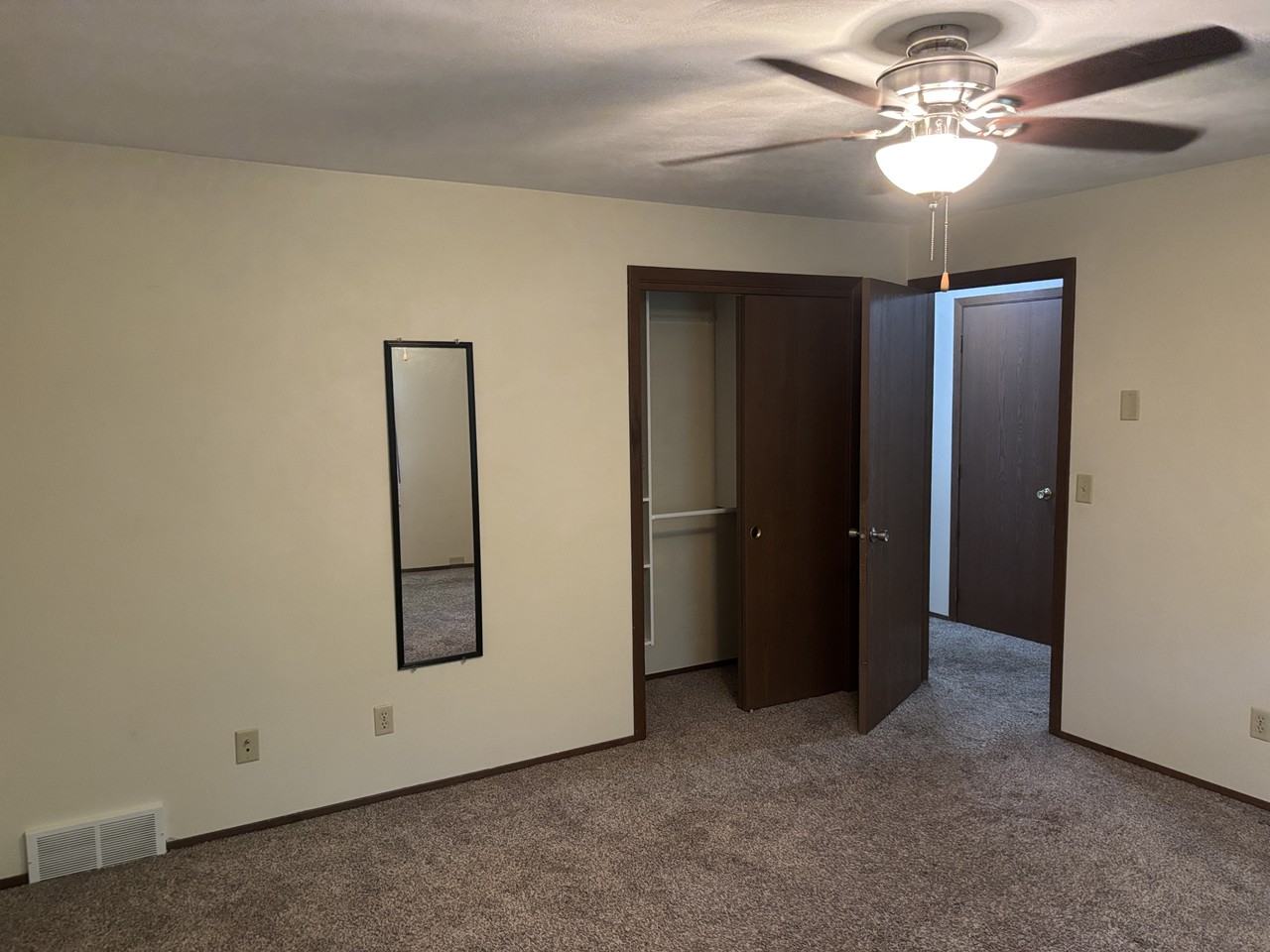 2419 S Schaefer St #2419 - Photo 6 of 7