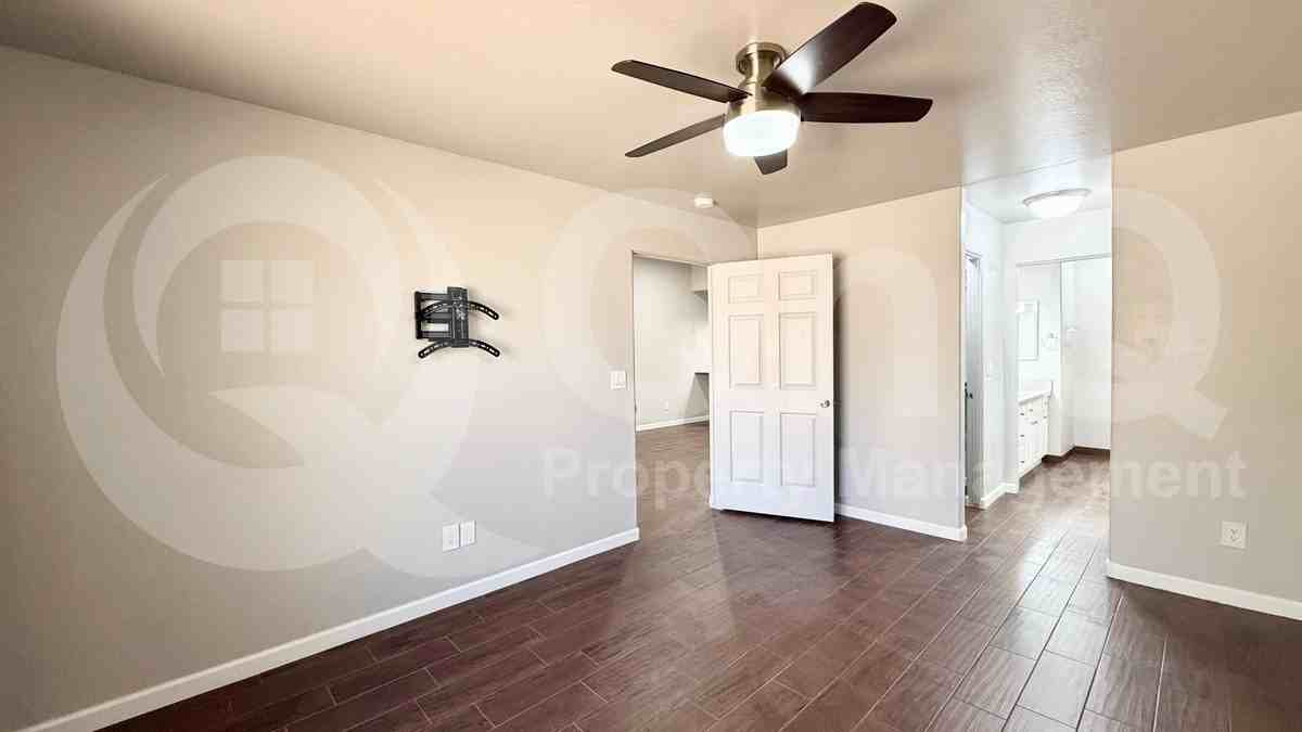 1414 E Grovers Ave #5 - Photo 5 of 15