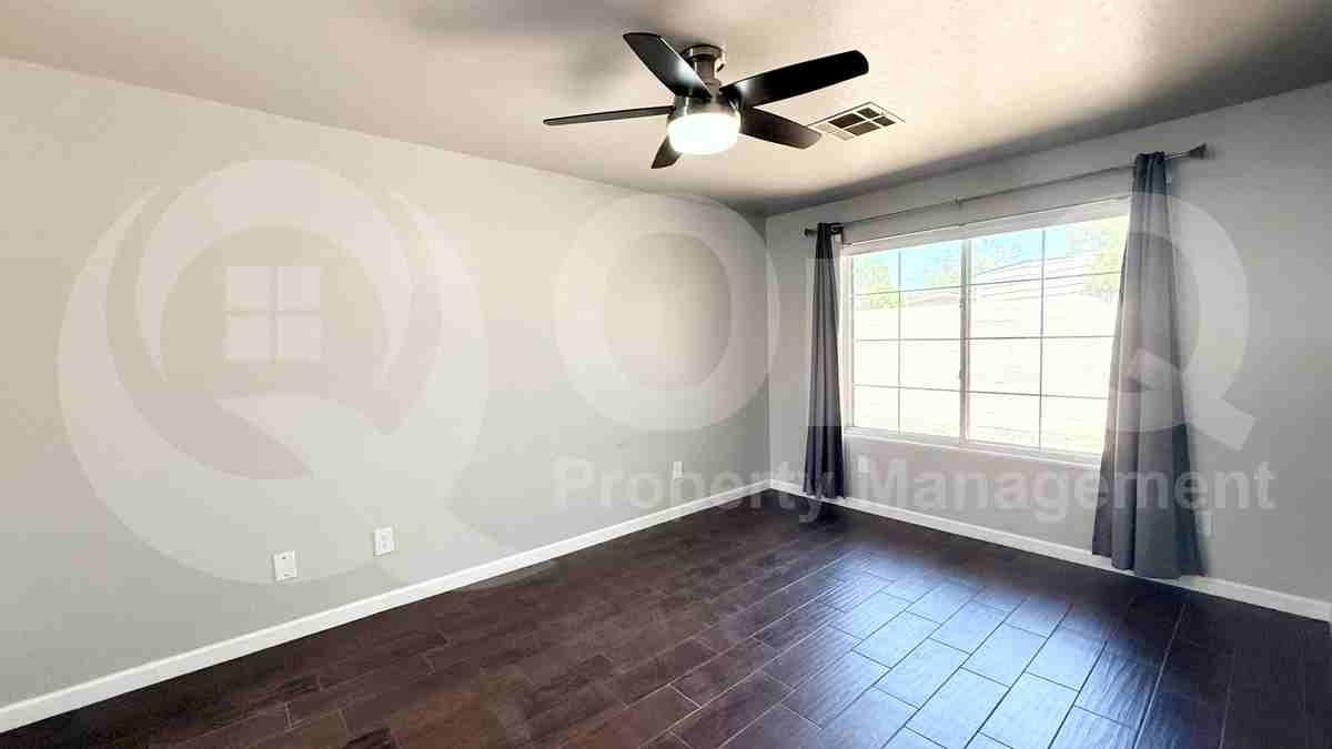 1414 E Grovers Ave #5 - Photo 7 of 15