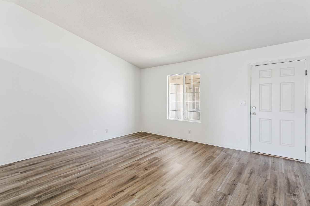 4319 S Elizabeth Ave #4 - Photo 4 of 20