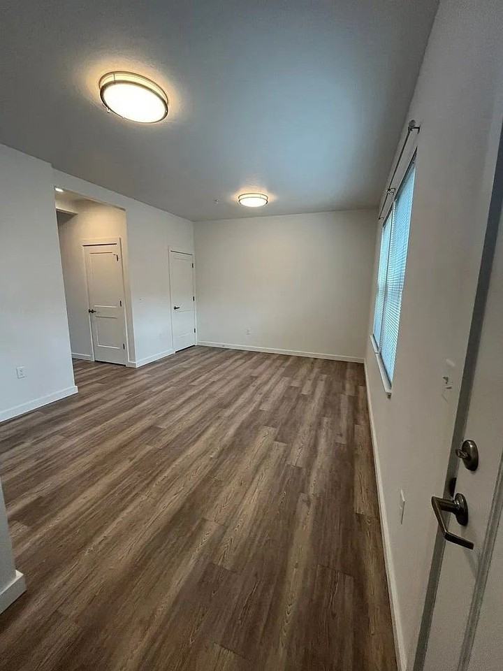 1610 Sw Juniper Ave #1610-101 - Photo 2 of 5