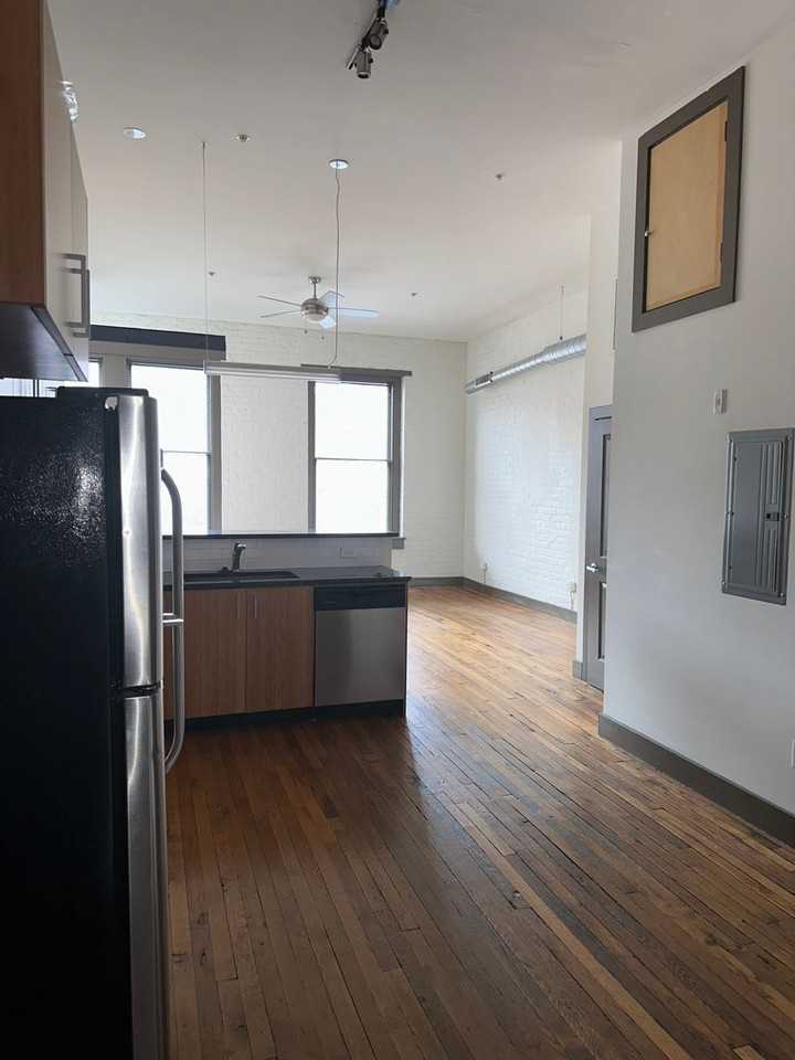 1322 W Broad St #3B - Photo 4 of 16