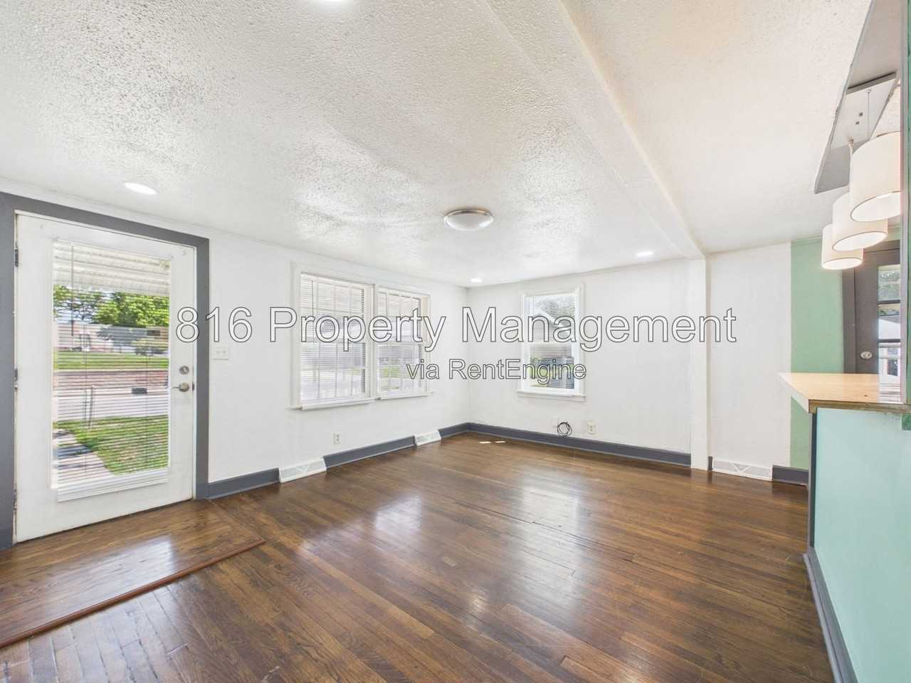 810 S Woodland Ave - Photo 5 of 31