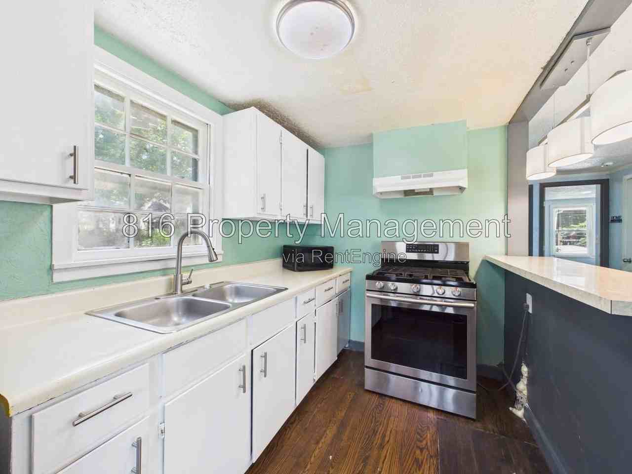 810 S Woodland Ave - Photo 7 of 31