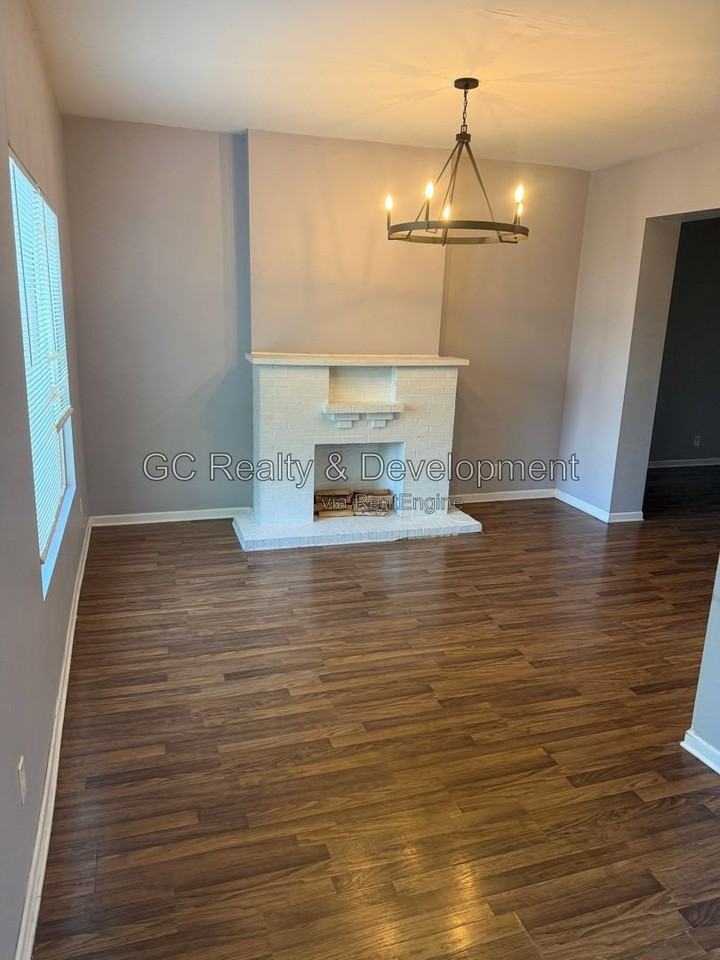 6620 S Drexel Ave #2 - Photo 3 of 16