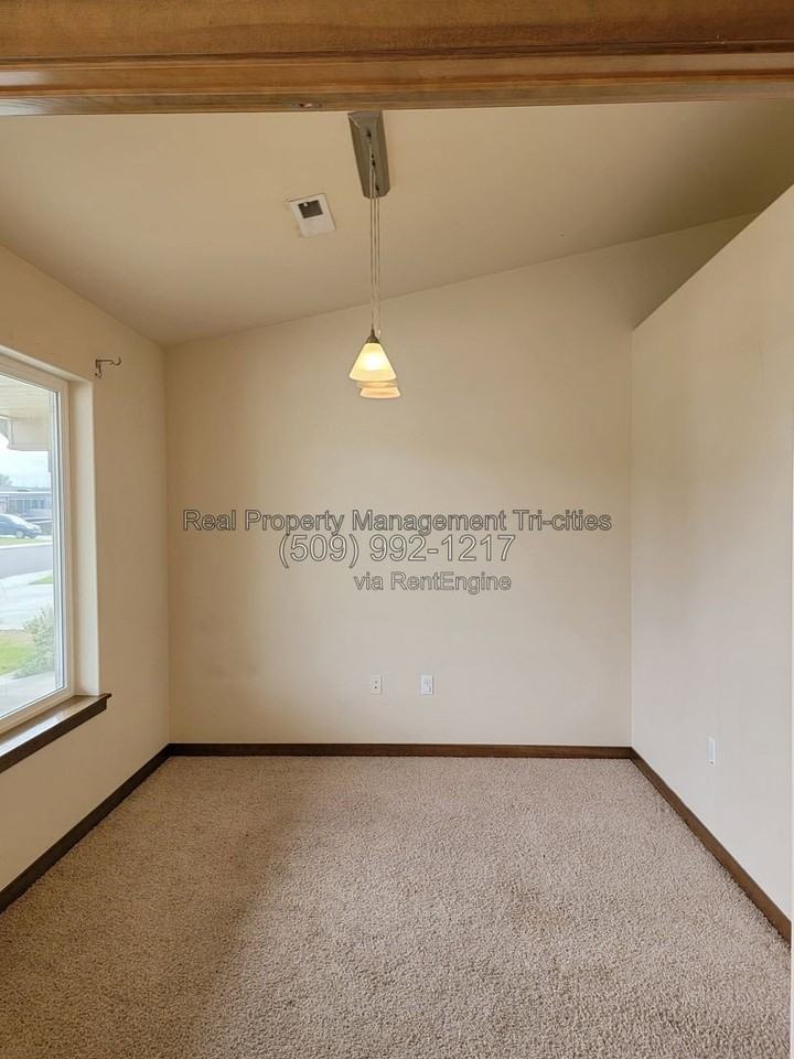 689 Tanglewood Dr #A - Photo 3 of 11