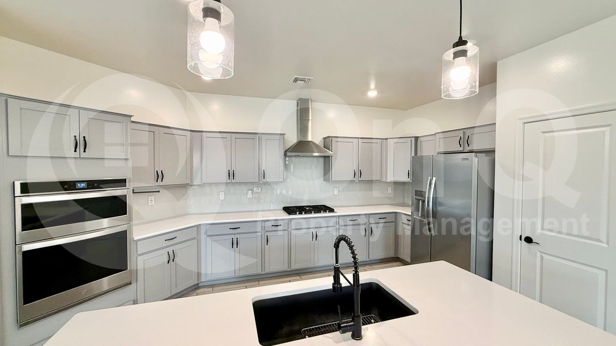 3403 W Pollack St - Photo 3 of 25