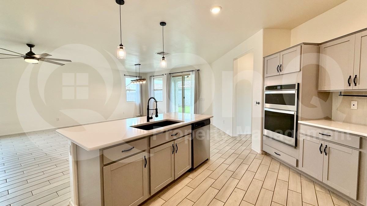3403 W Pollack St - Photo 4 of 25