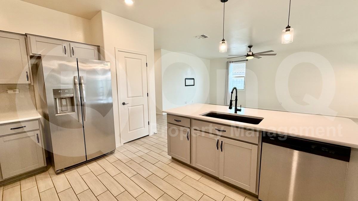 3403 W Pollack St - Photo 5 of 25