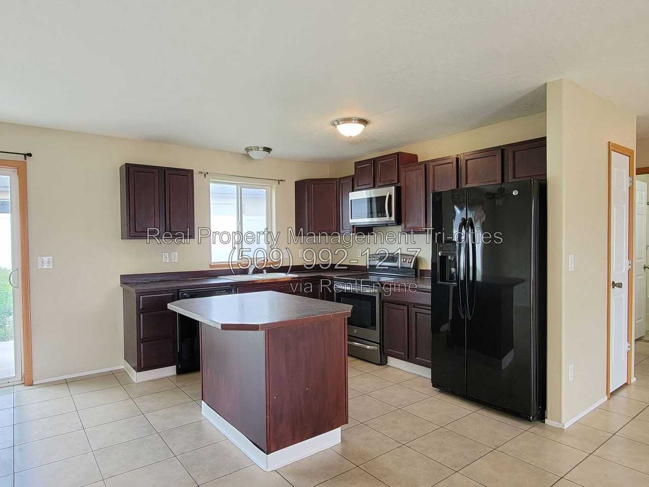 6305 Thistledown Dr - Photo 4 of 16