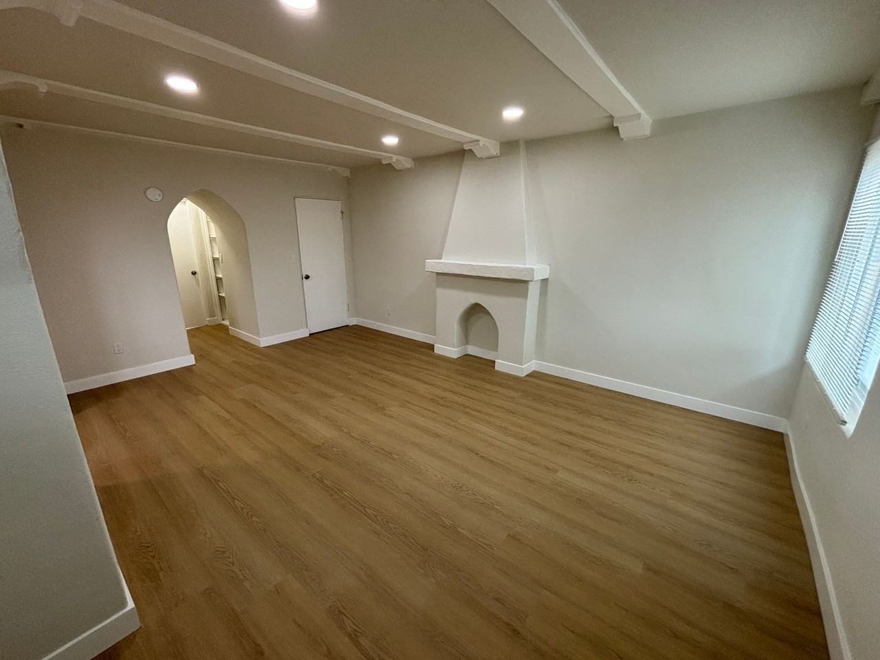 24337 Myers Ave - Photo 3 of 22