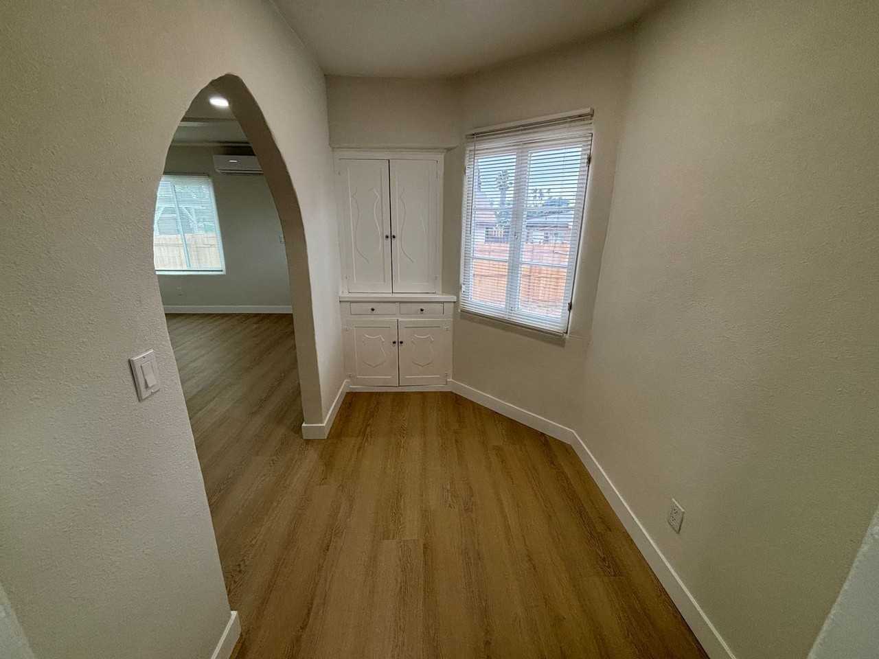 24337 Myers Ave - Photo 6 of 22