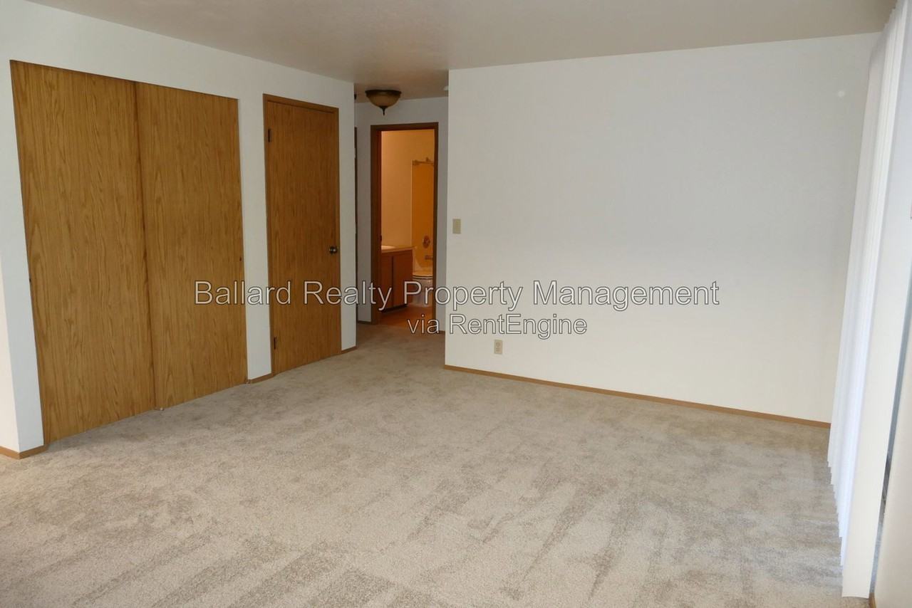 3232 21st Ave W #103 - Photo 4 of 11