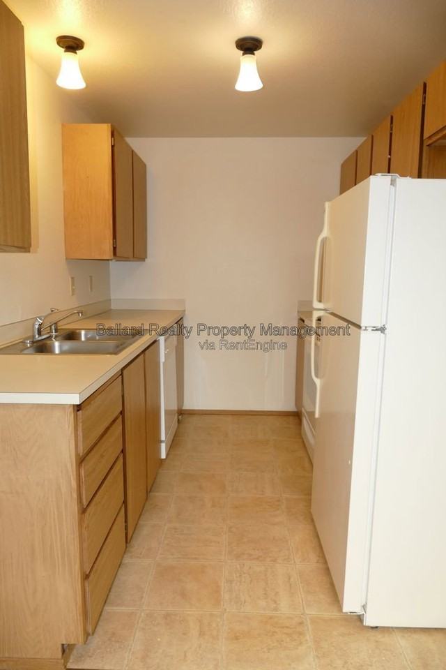 3232 21st Ave W #103 - Photo 7 of 11