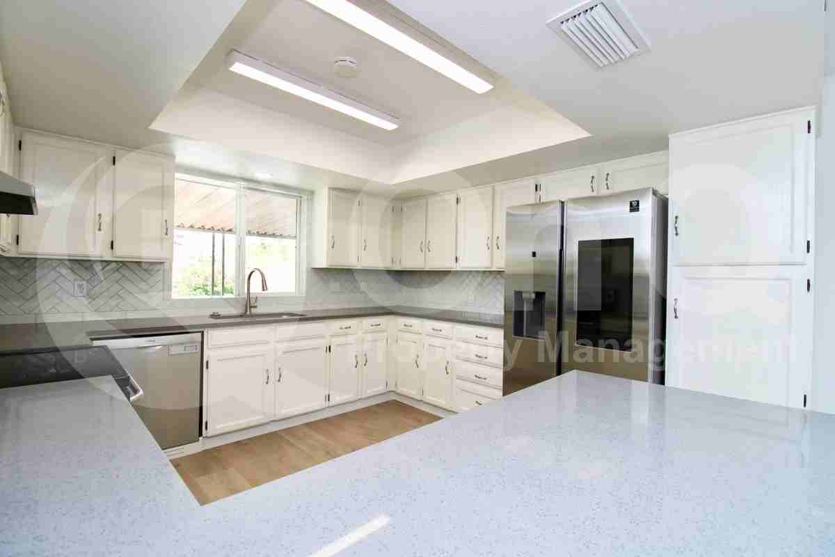 10312 E Cactus Rd - Photo 5 of 28