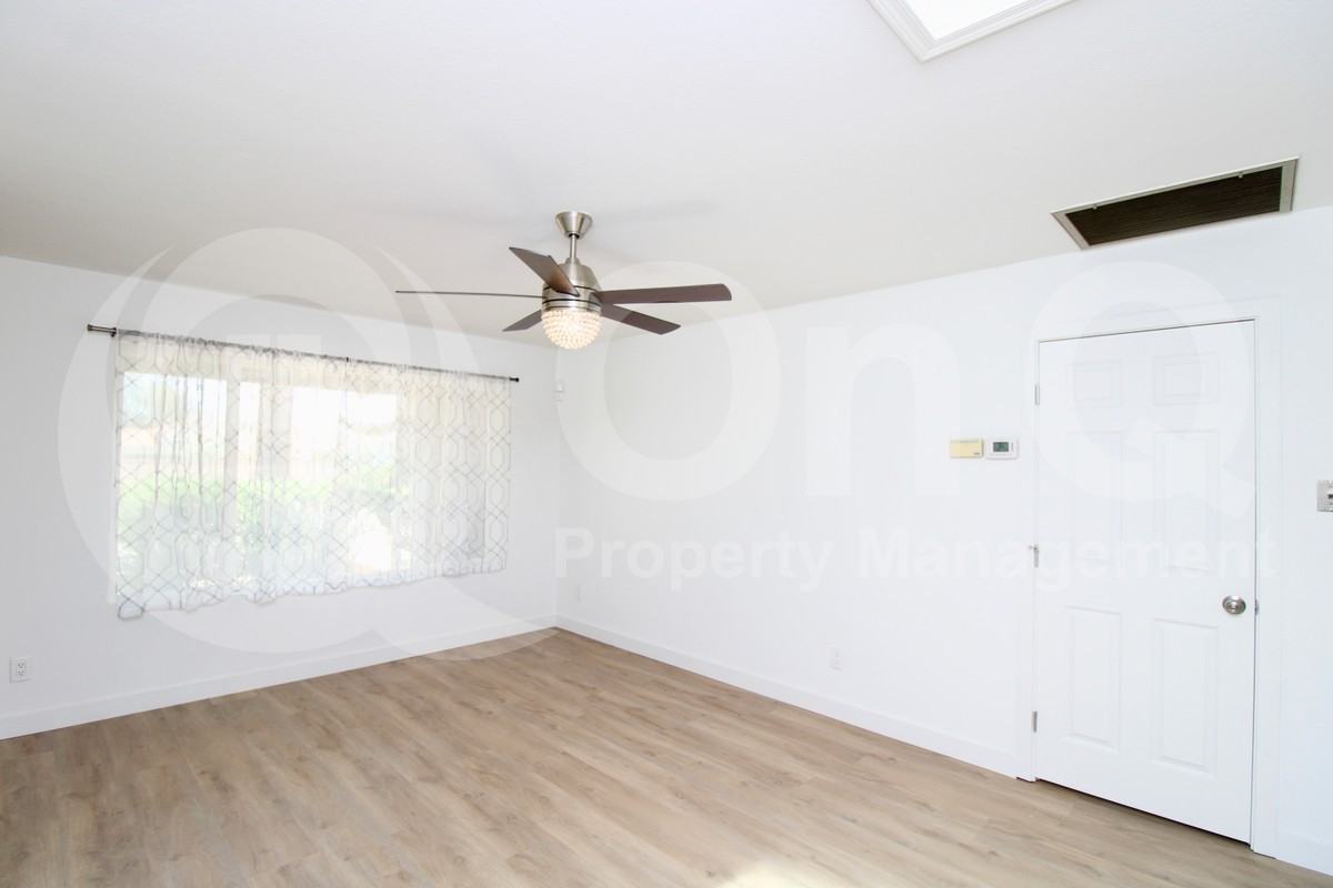 10312 E Cactus Rd - Photo 6 of 28