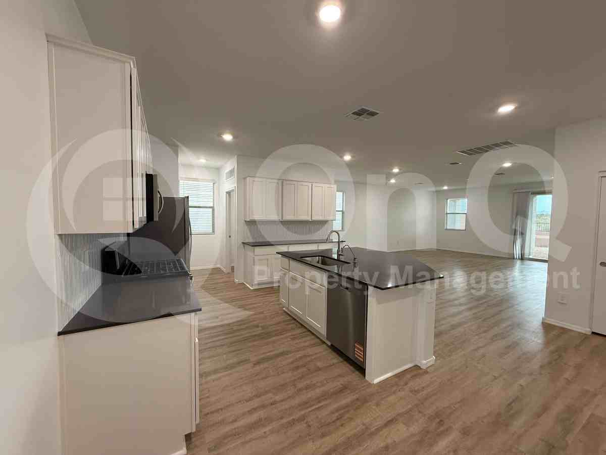 12152 E Morris Carson Dr - Photo 4 of 34
