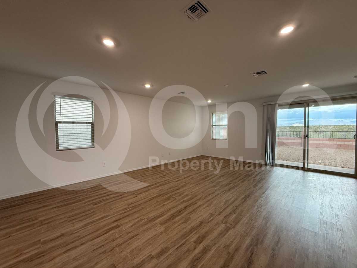 12152 E Morris Carson Dr - Photo 7 of 34
