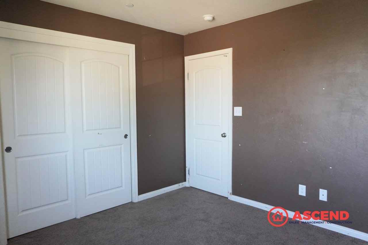 6907 Englefield Dr - Photo 3 of 7