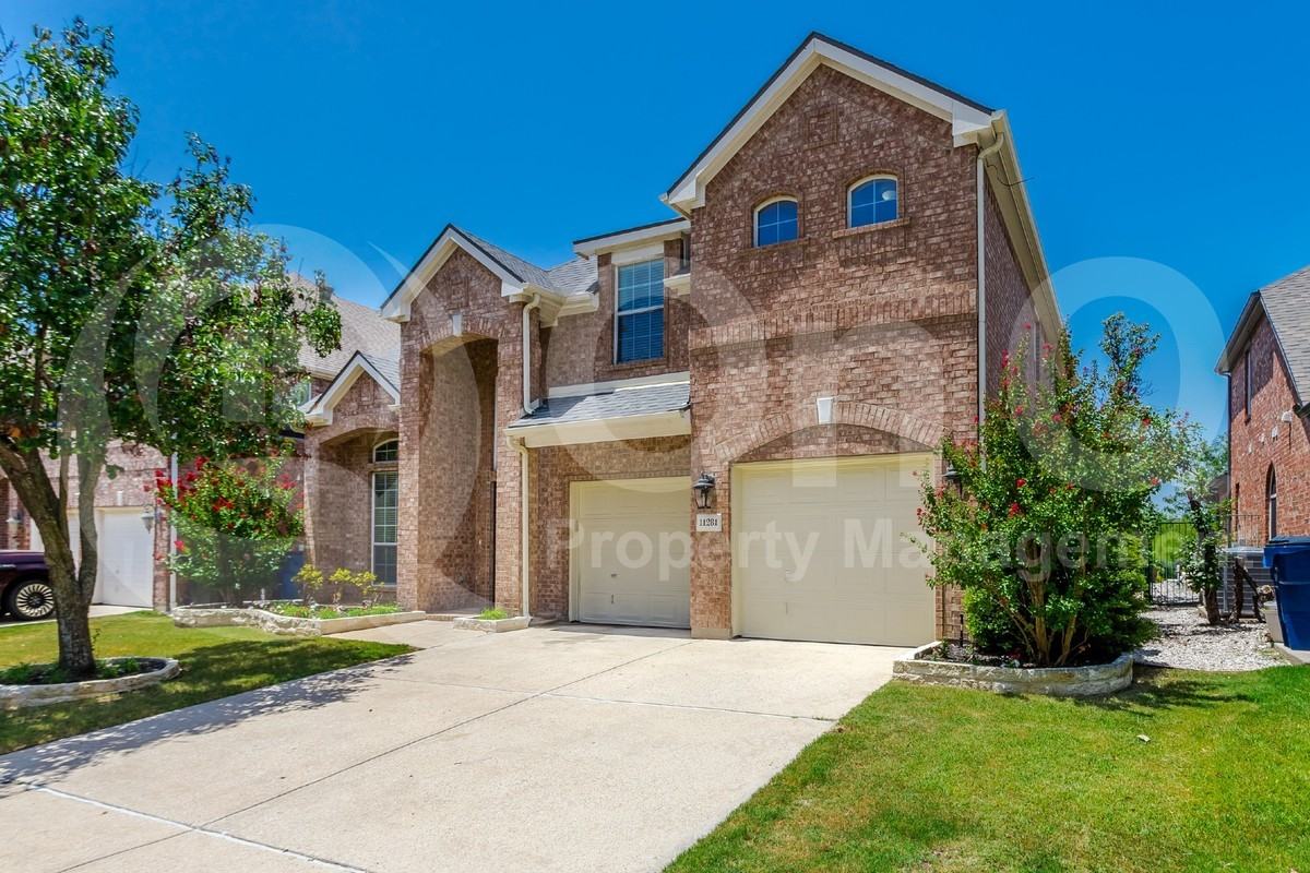 11281 Balcones Dr - Photo 5 of 50