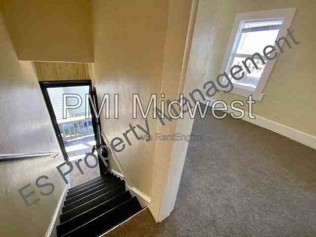 447 E Jefferson St #3 - Photo 4 of 24