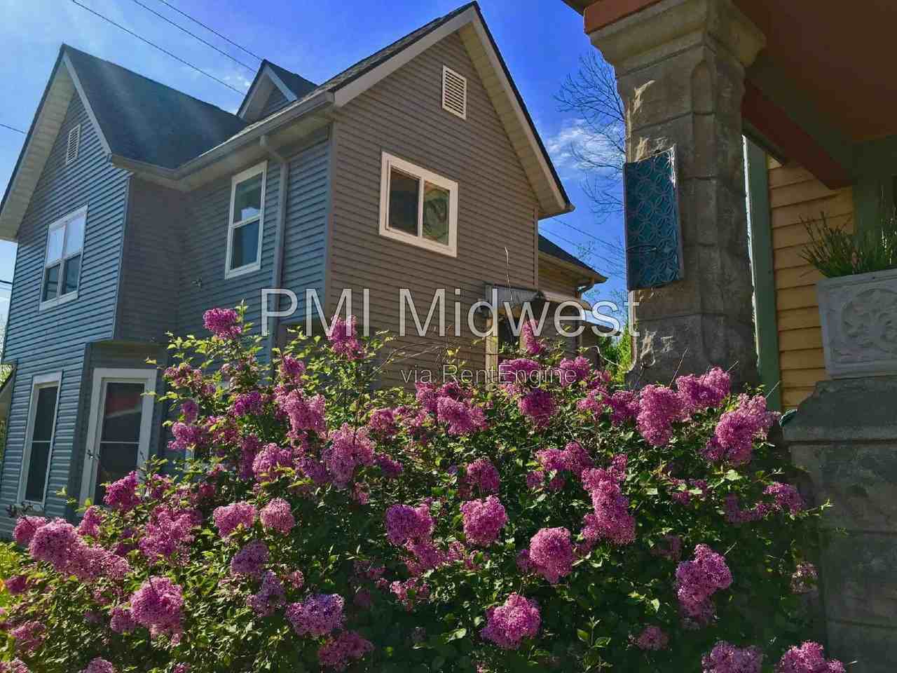 447 E Jefferson St #3 - Photo 6 of 24