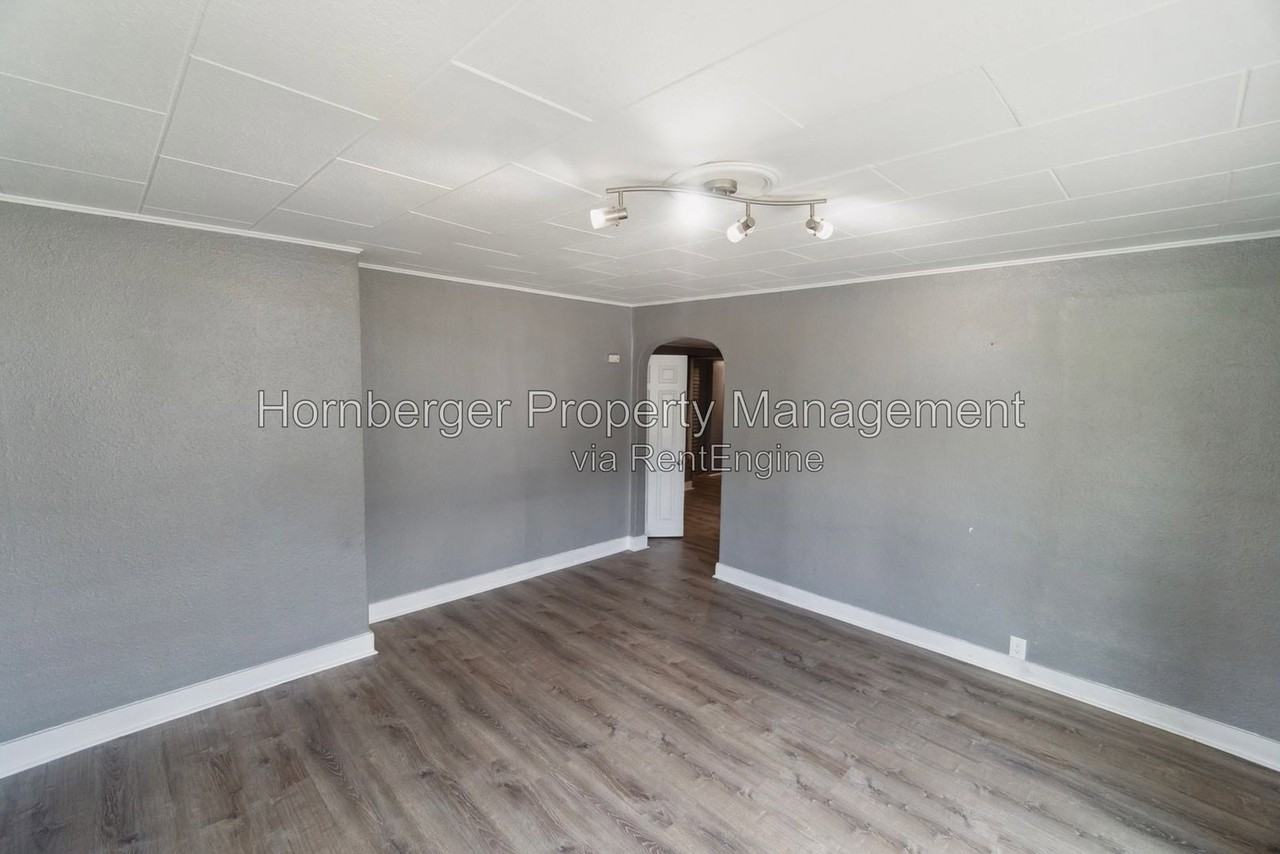 2702 W Boone Ave - Photo 6 of 19