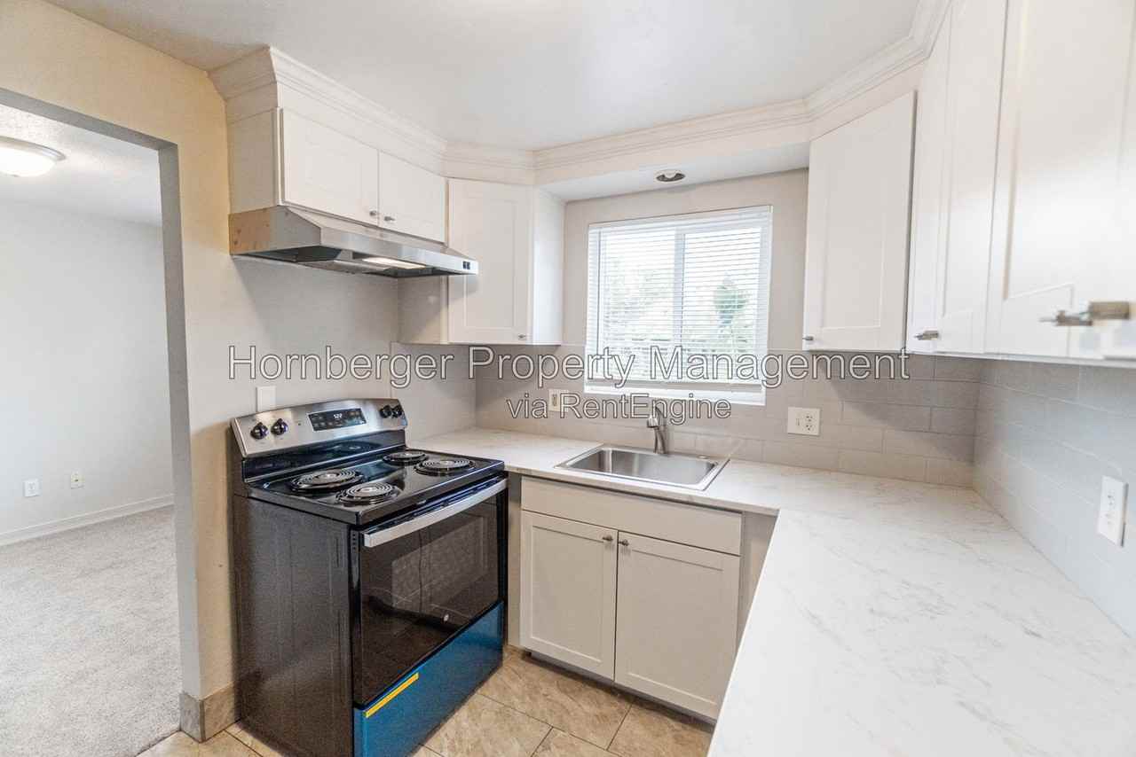 2009 E Desmet Ave - Photo 3 of 16