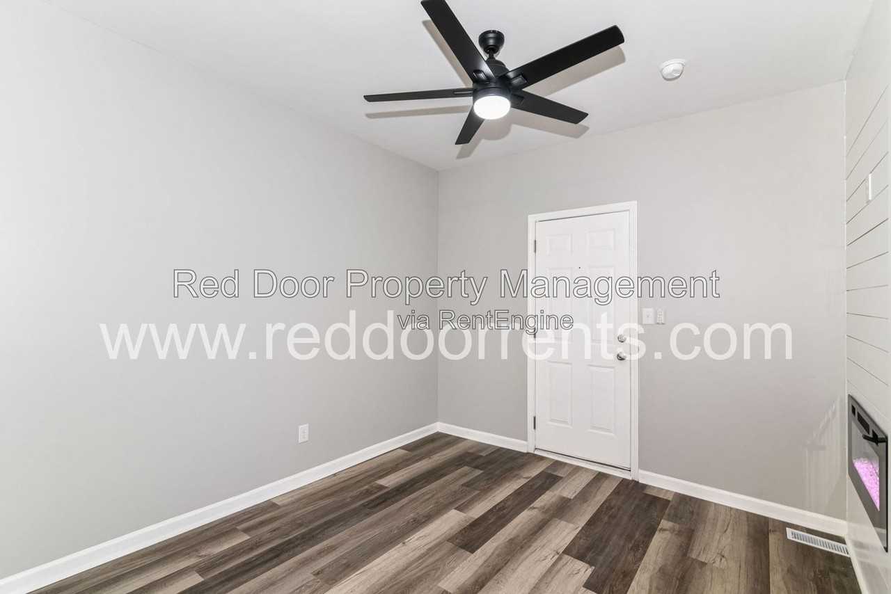 1329 E Market St #2 - Photo 5 of 22