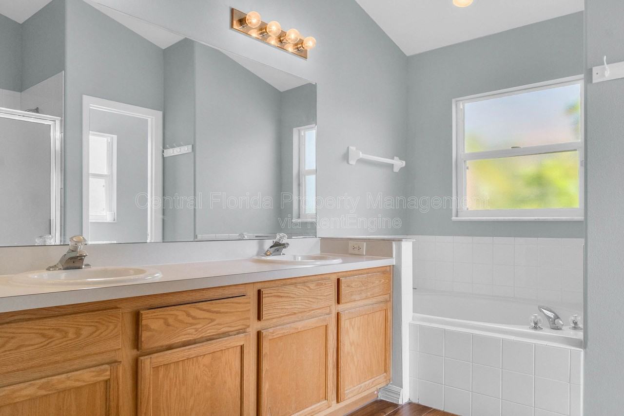 10754 Flycast Cir - Photo 3 of 23