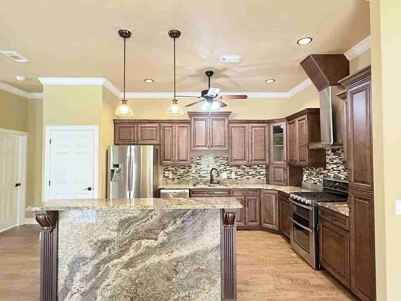 2610 Caldwell Cir - Photo 5 of 23