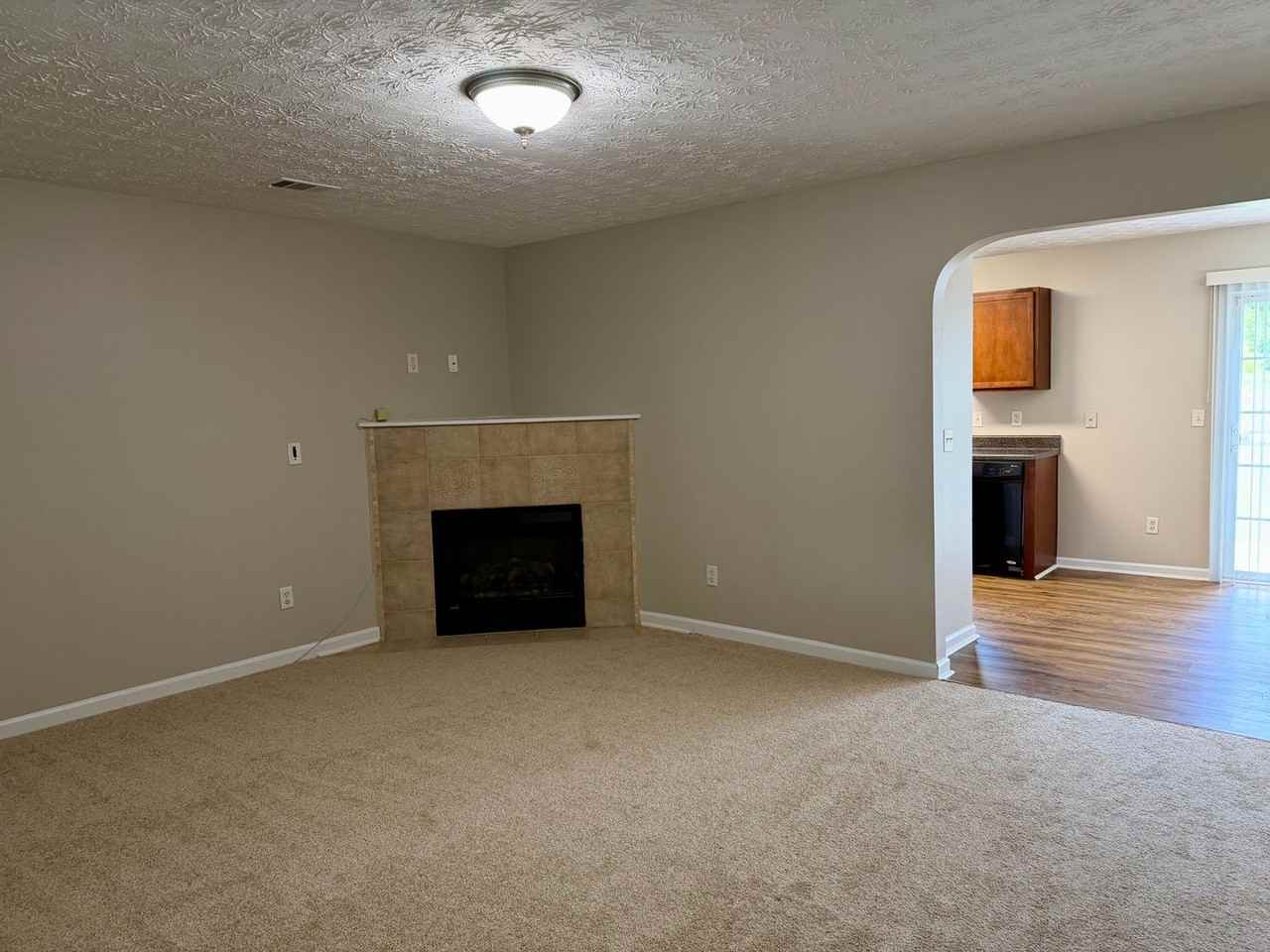 752 Georgetown Ct - Photo 3 of 28