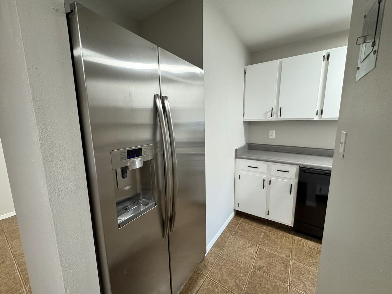 1326 Holland Park Blvd - Photo 3 of 6