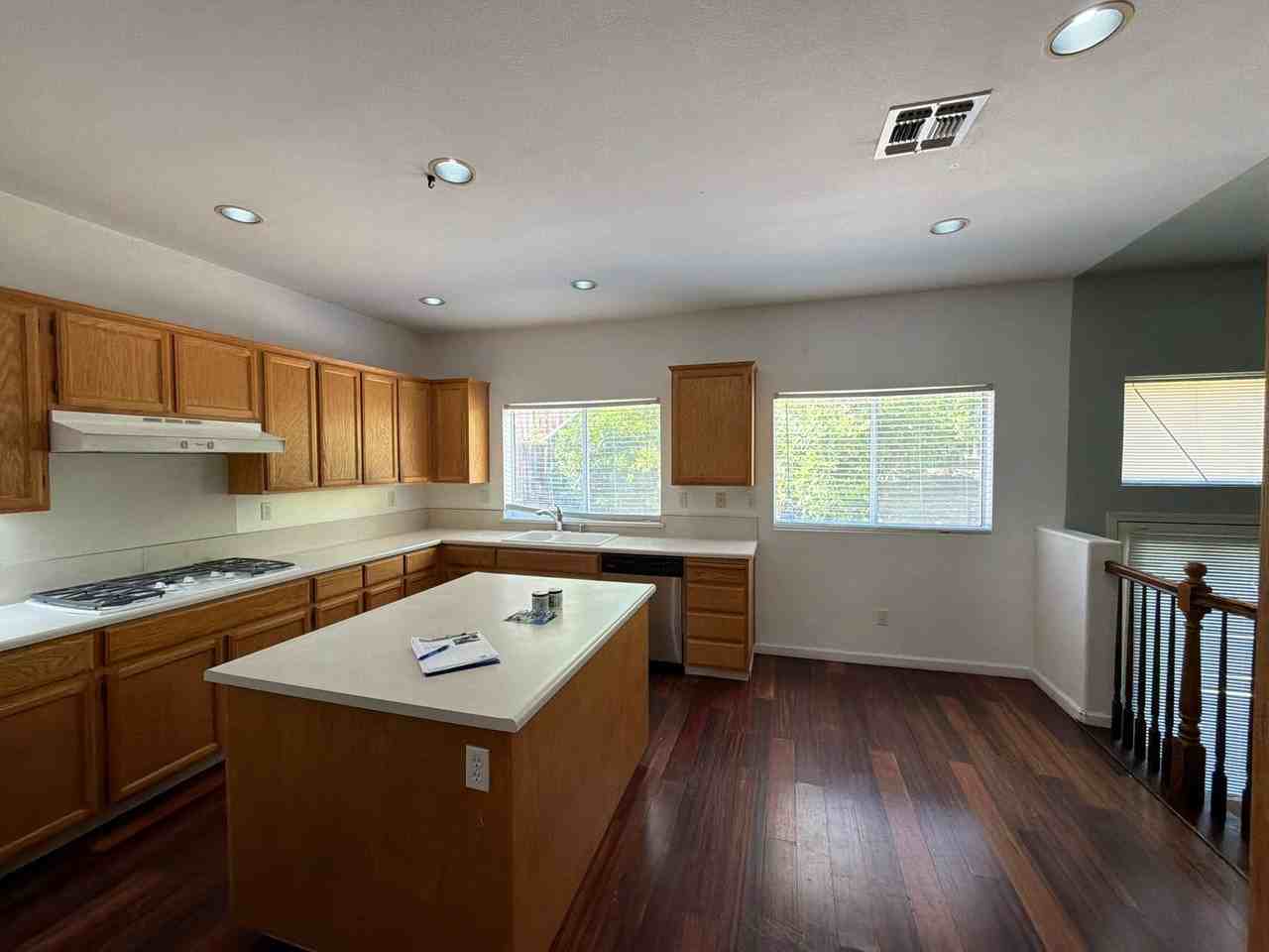 709 Black Oak Way - Photo 3 of 30