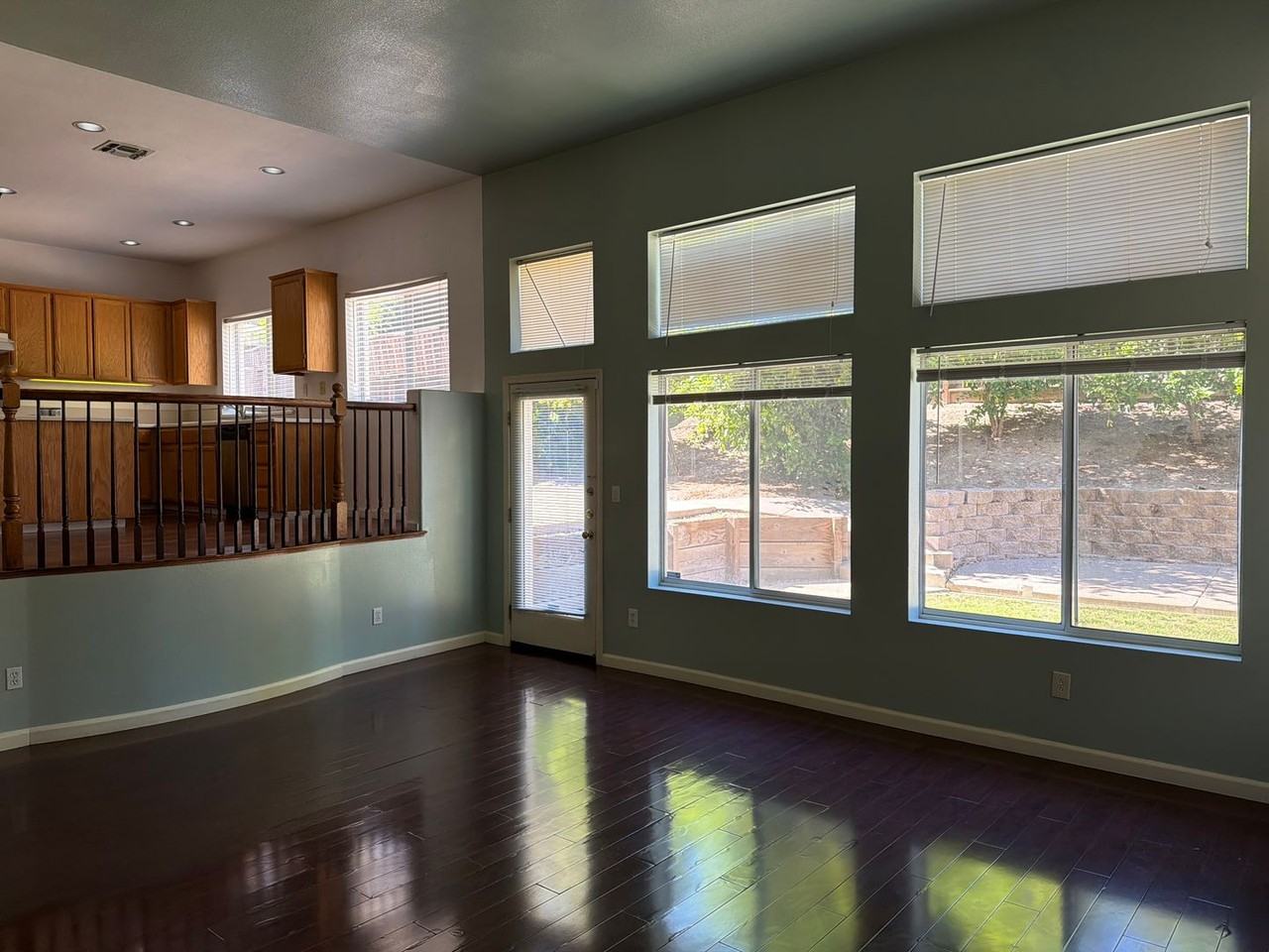 709 Black Oak Way - Photo 7 of 30
