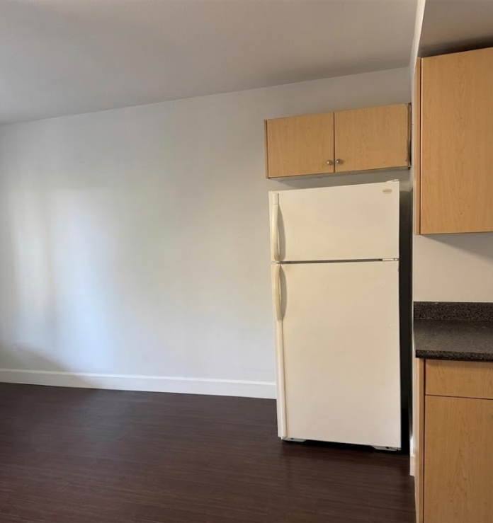 14086 68 Avenue #2 Bedroom - Photo 3 of 9