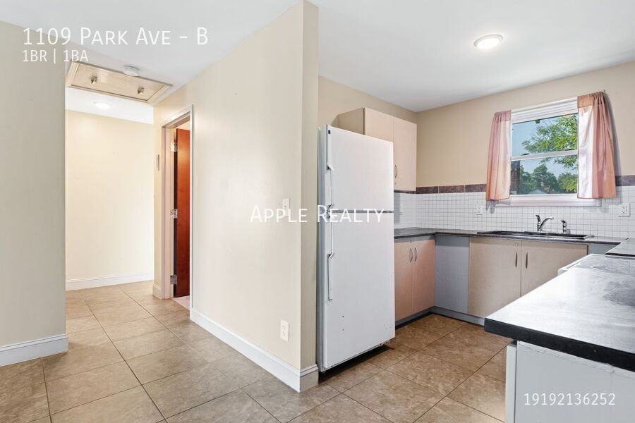 1109 Park Ave #B - Photo 4 of 11