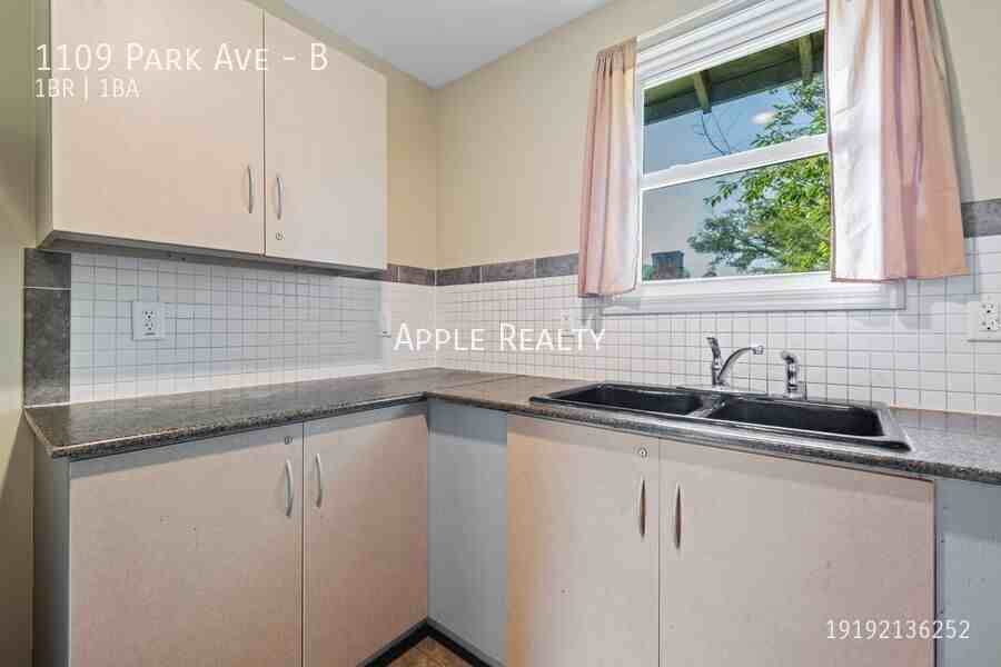 1109 Park Ave #B - Photo 5 of 11