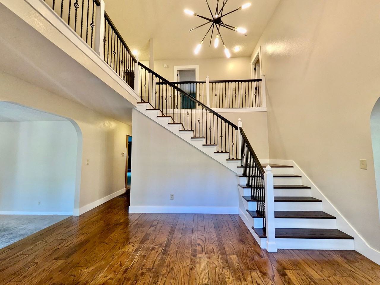 18132 Westview Dr - Photo 3 of 50