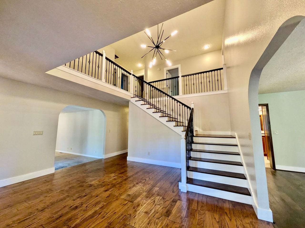 18132 Westview Dr - Photo 5 of 50