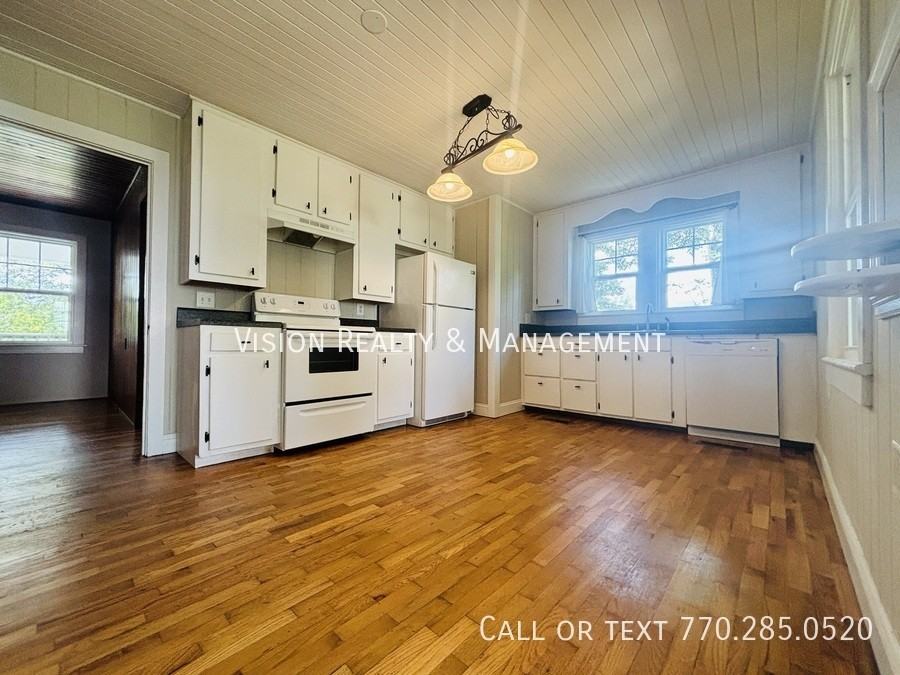 538 Old Airport Rd - Photo 4 of 18