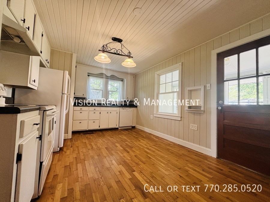 538 Old Airport Rd - Photo 5 of 18